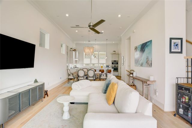 3317 W 11th Street, Houston, TX 77008