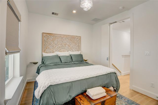 3317 W 11th Street, Houston, TX 77008