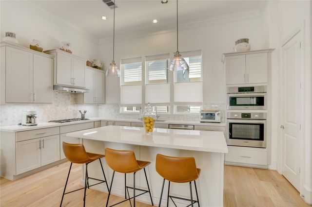 3317 W 11th Street, Houston, TX 77008