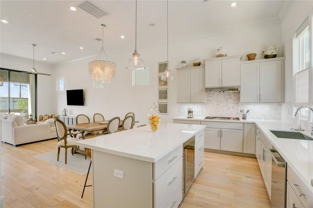 3317 W 11th Street, Houston, TX 77008