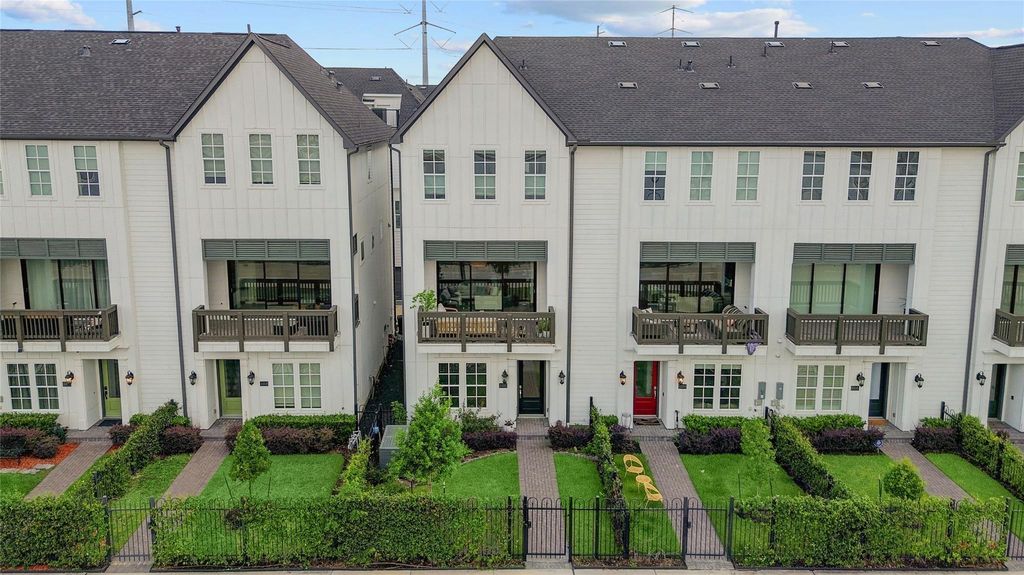 3317 W 11th Street, Houston, TX 77008