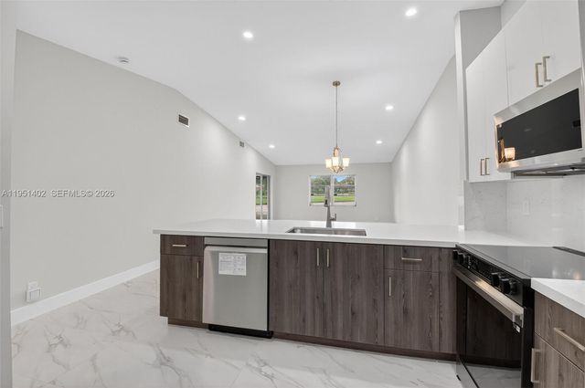 8127 Songbird Ter, Boca Raton, FL 33496