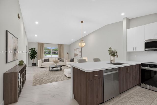 8127 Songbird Ter, Boca Raton, FL 33496