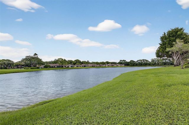 8127 Songbird Ter, Boca Raton, FL 33496