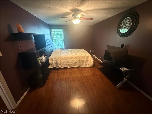 20462 Williamsburg Court, Middleburg Heights, OH 44130