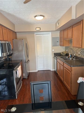 20462 Williamsburg Court, Middleburg Heights, OH 44130
