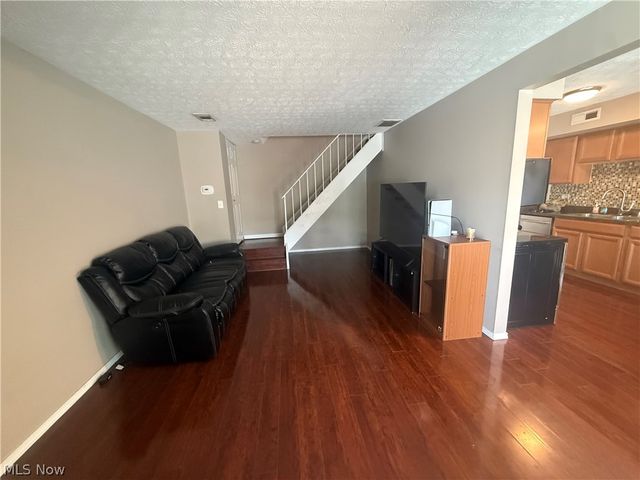 20462 Williamsburg Court, Middleburg Heights, OH 44130