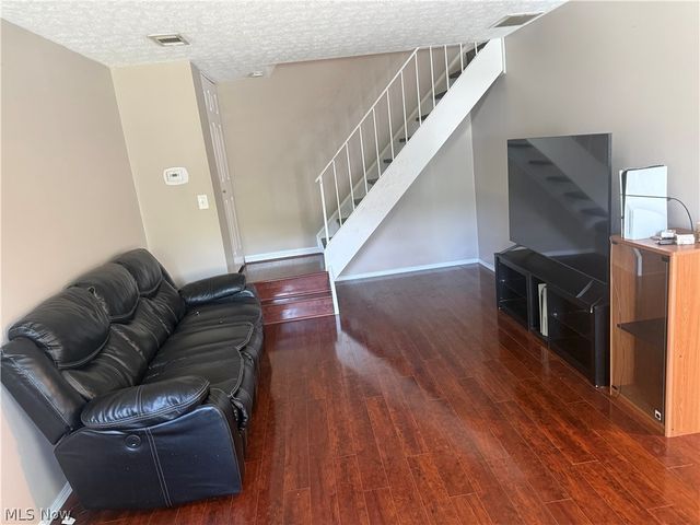 20462 Williamsburg Court, Middleburg Heights, OH 44130