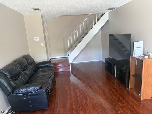 20462 Williamsburg Court, Middleburg Heights, OH 44130