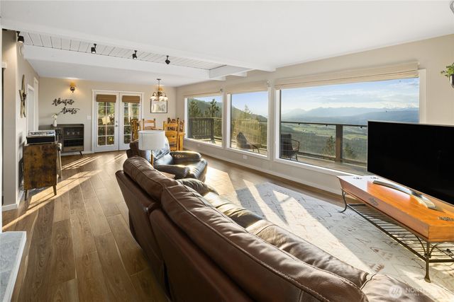 811 Horse Heaven Road, Cle Elum, WA 98922