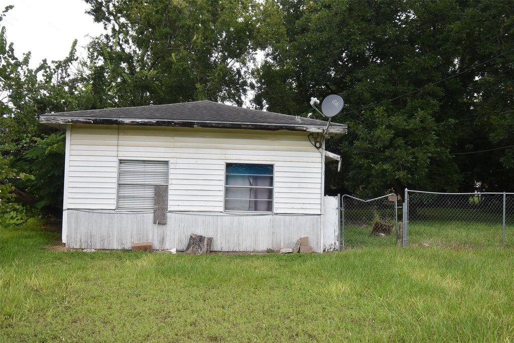 1717 Marguerite Street, Bay City, TX 77414