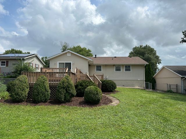 1624 Crestline Drive, Clinton, IA 57232