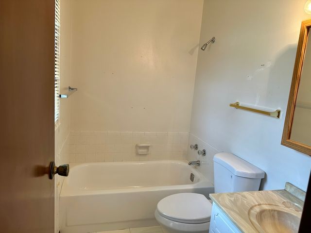 1624 Crestline Drive, Clinton, IA 57232