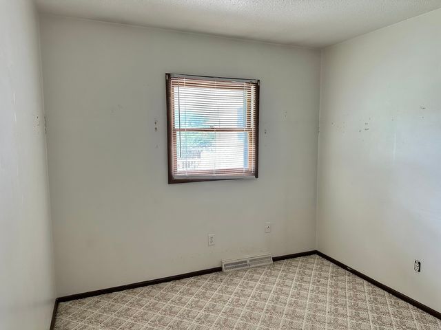 1624 Crestline Drive, Clinton, IA 57232