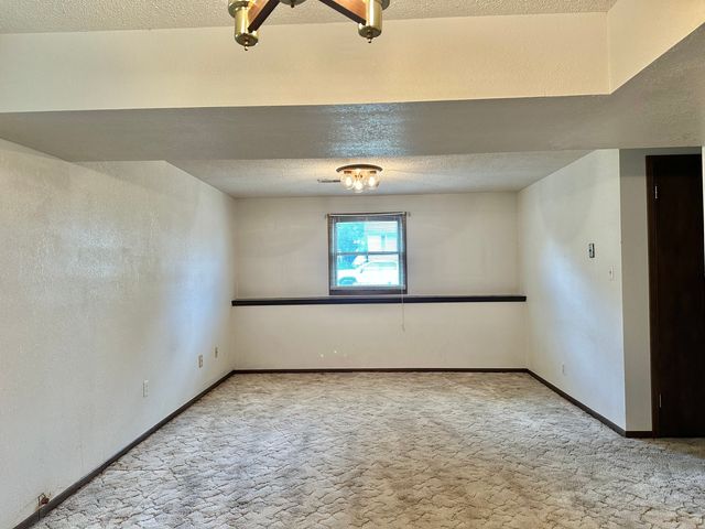 1624 Crestline Drive, Clinton, IA 57232