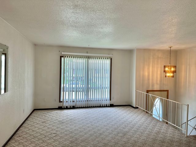 1624 Crestline Drive, Clinton, IA 57232