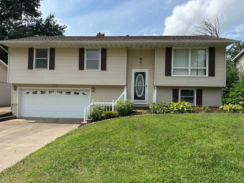 1624 Crestline Drive, Clinton, IA 57232