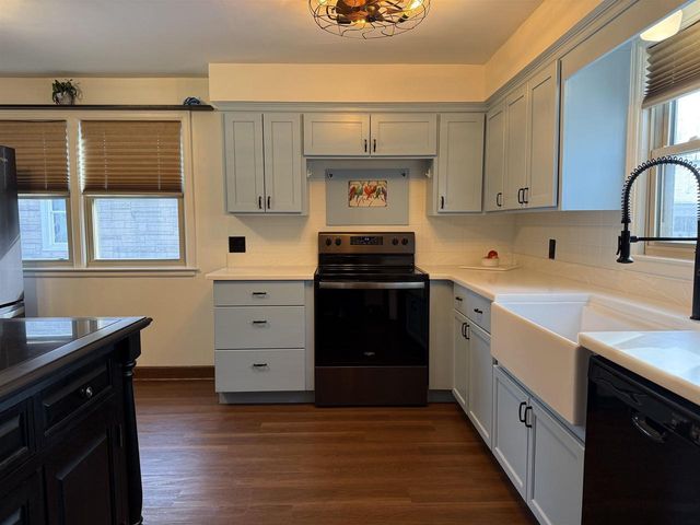 1727 S LAWE STREET, Appleton, WI 54915