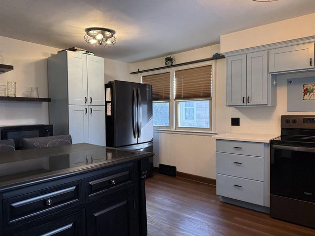 1727 S LAWE STREET, Appleton, WI 54915