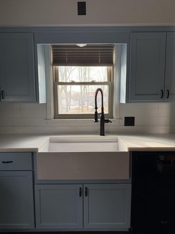 1727 S LAWE STREET, Appleton, WI 54915