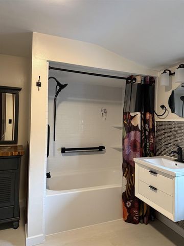 1727 S LAWE STREET, Appleton, WI 54915