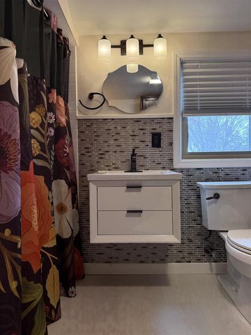 1727 S LAWE STREET, Appleton, WI 54915