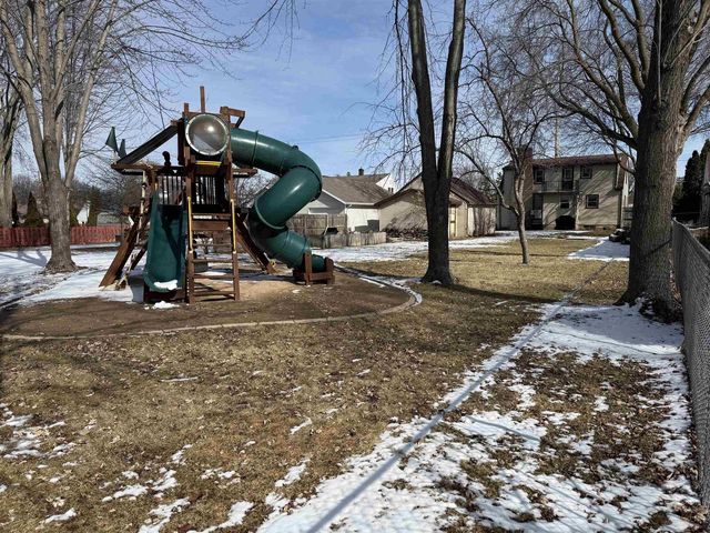 1727 S LAWE STREET, Appleton, WI 54915