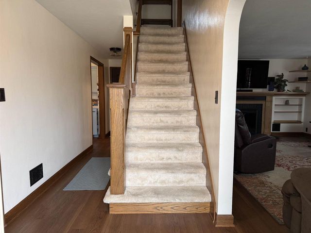 1727 S LAWE STREET, Appleton, WI 54915