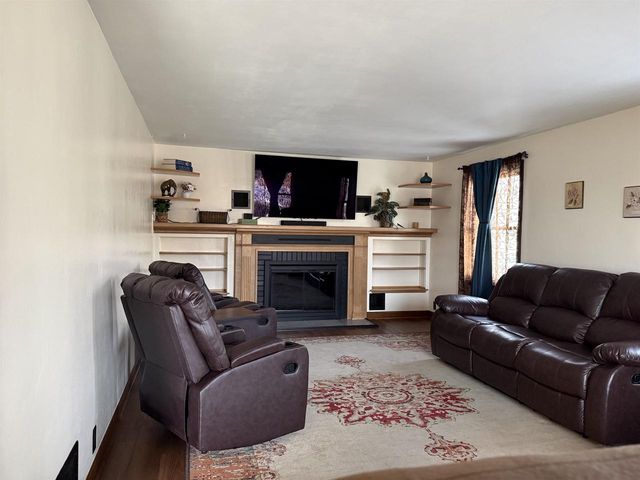 1727 S LAWE STREET, Appleton, WI 54915