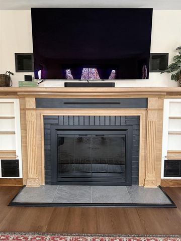 1727 S LAWE STREET, Appleton, WI 54915