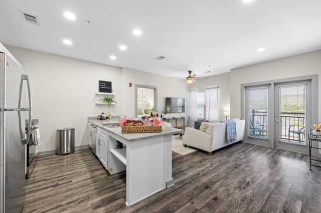 782 Riverfront Parkway 416, Chattanooga, TN 37402