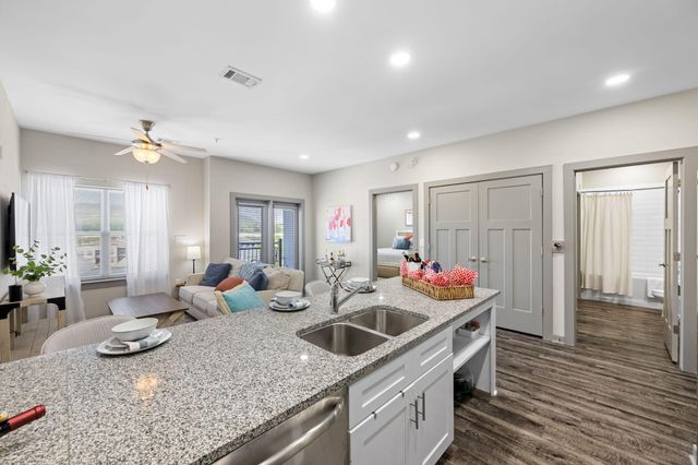 782 Riverfront Parkway 416, Chattanooga, TN 37402