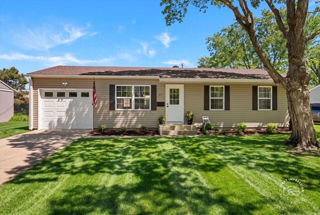 Image 1 of property listing at 37 Ridge Lane, Geneva, IL 60134