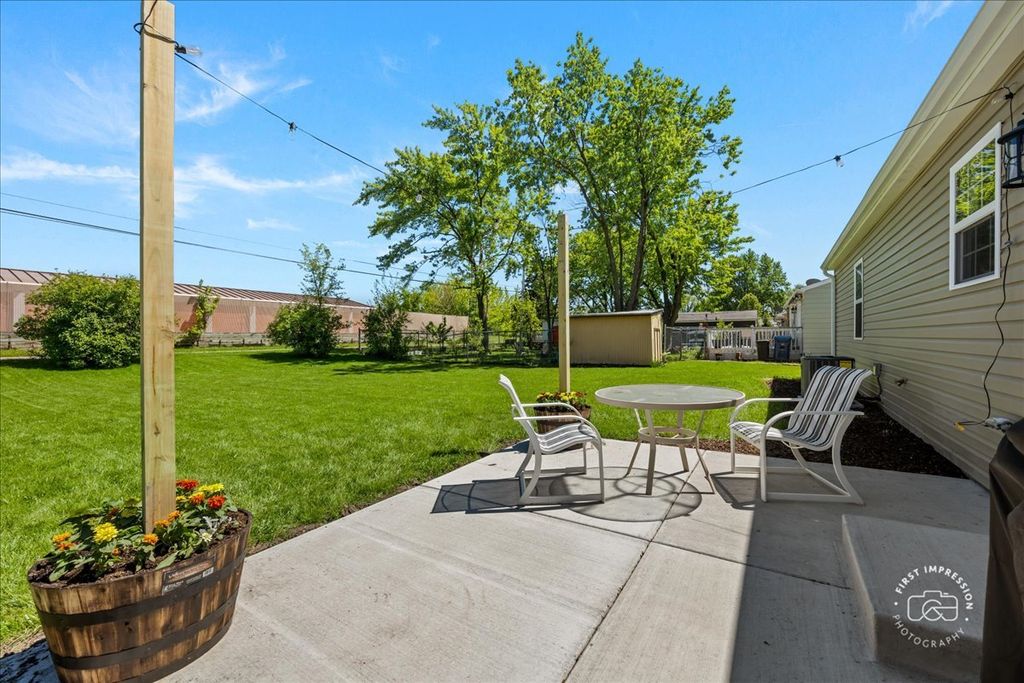 Image 14 of property listing at 37 Ridge Lane, Geneva, IL 60134