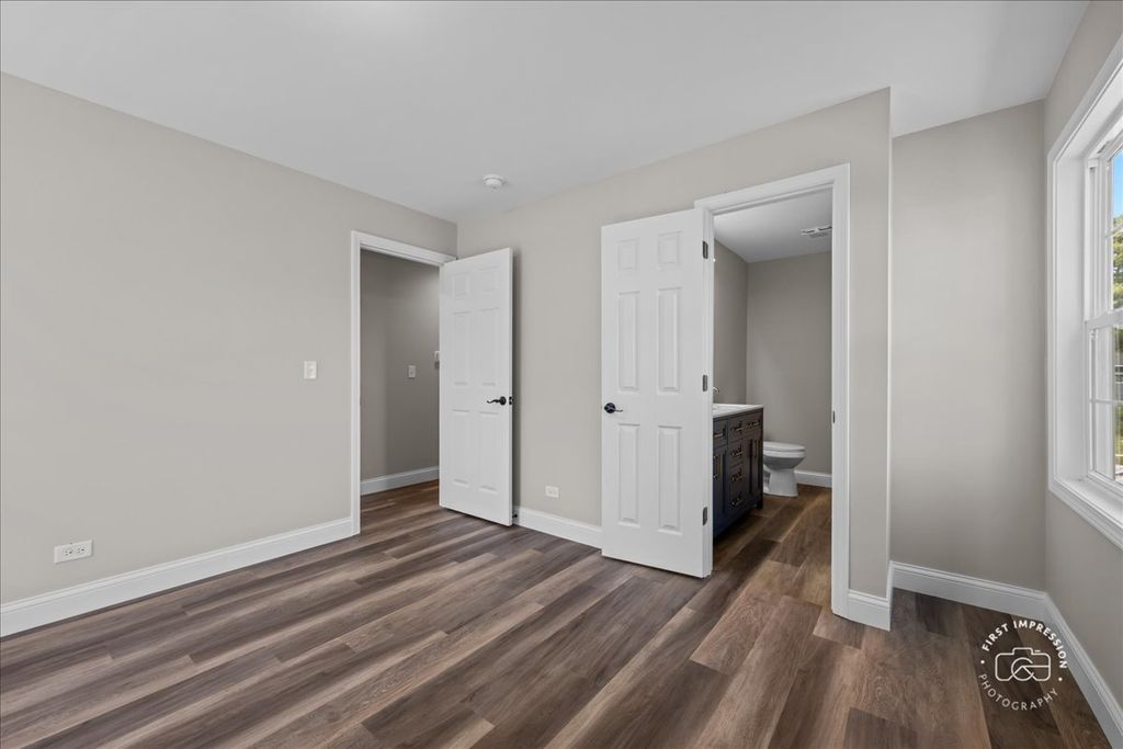 Image 9 of property listing at 37 Ridge Lane, Geneva, IL 60134