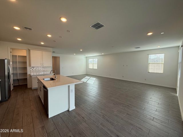 4248 W Brenley Drive, San Tan Valley, AZ 85144