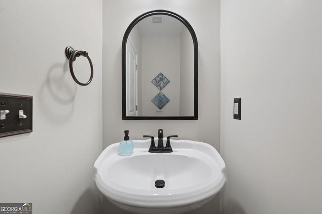 405 Royal Crescent Lane E, Canton, GA 30115
