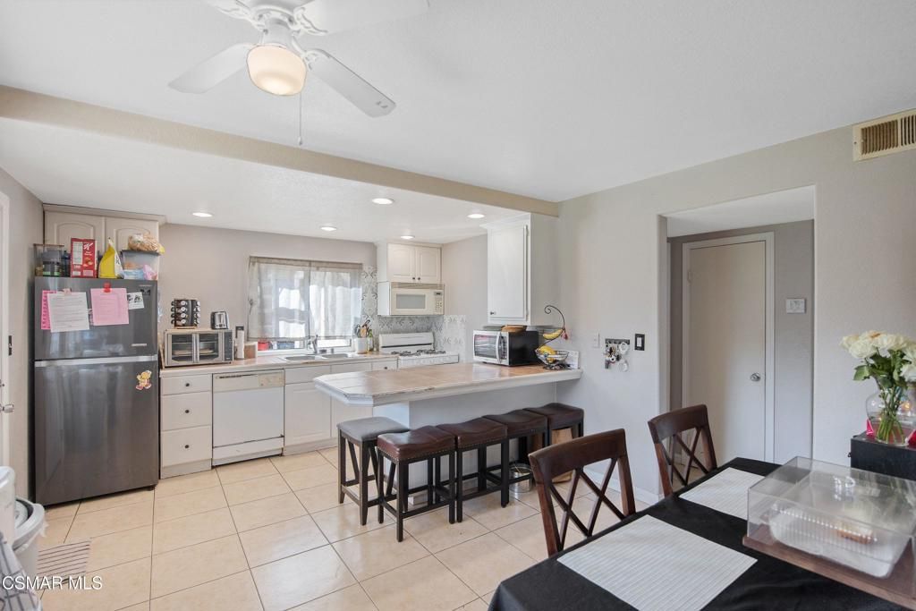 Image 7 of property listing at 257 Aristotle Street, Simi Valley, CA 93065
