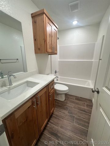 221 E Elm Street, Durant, OK 74701