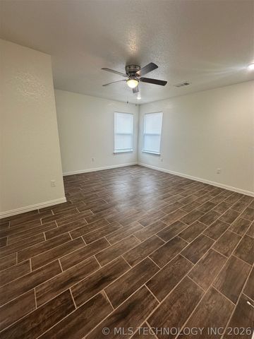 221 E Elm Street, Durant, OK 74701