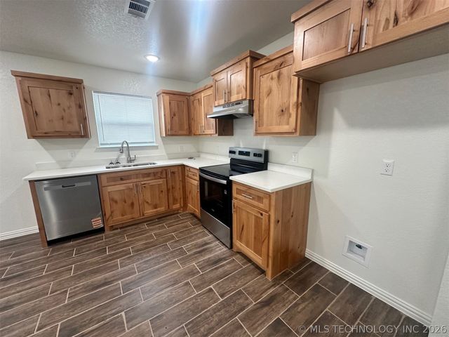 221 E Elm Street, Durant, OK 74701