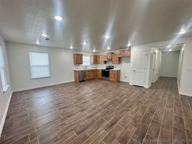 221 E Elm Street, Durant, OK 74701