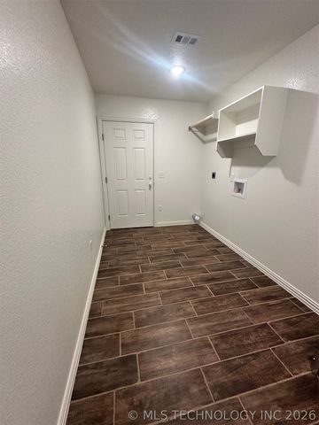 221 E Elm Street, Durant, OK 74701