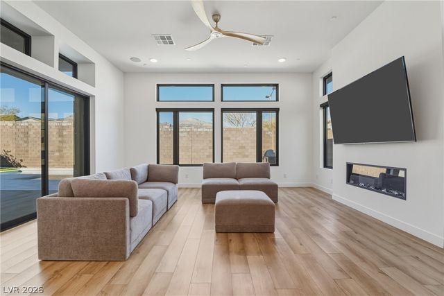477 Highview Ridge Avenue, Las Vegas, NV 89138