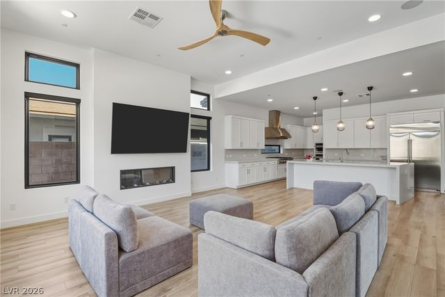 477 Highview Ridge Avenue, Las Vegas, NV 89138