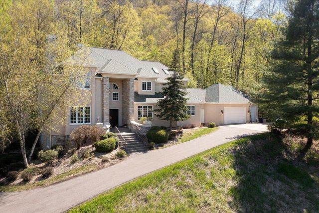 W5419 Pine Bluff ROAD, La Crosse, WI 54601