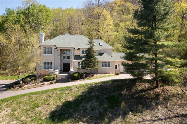 W5419 Pine Bluff ROAD, La Crosse, WI 54601