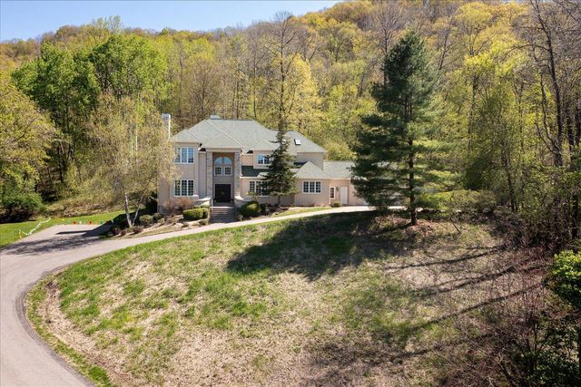 W5419 Pine Bluff ROAD, La Crosse, WI 54601