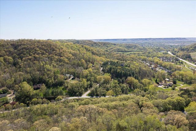 W5419 Pine Bluff ROAD, La Crosse, WI 54601