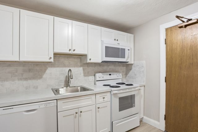 11 Davis b8, Acton, MA 01720